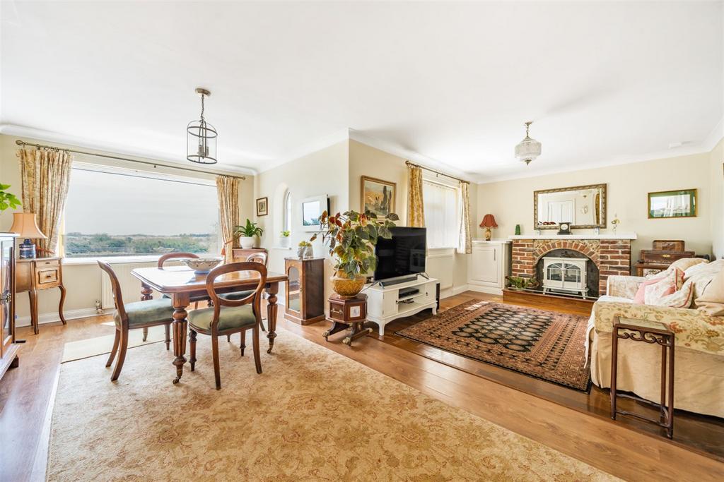 Lagoon Road, Pagham, Bognor Regis, PO21 2 bed detached bungalow £575,000
