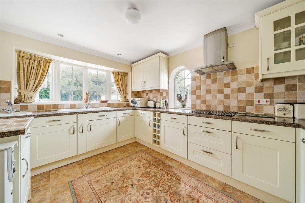 Lagoon Road, Pagham, Bognor Regis, PO21 2 bed detached bungalow £575,000