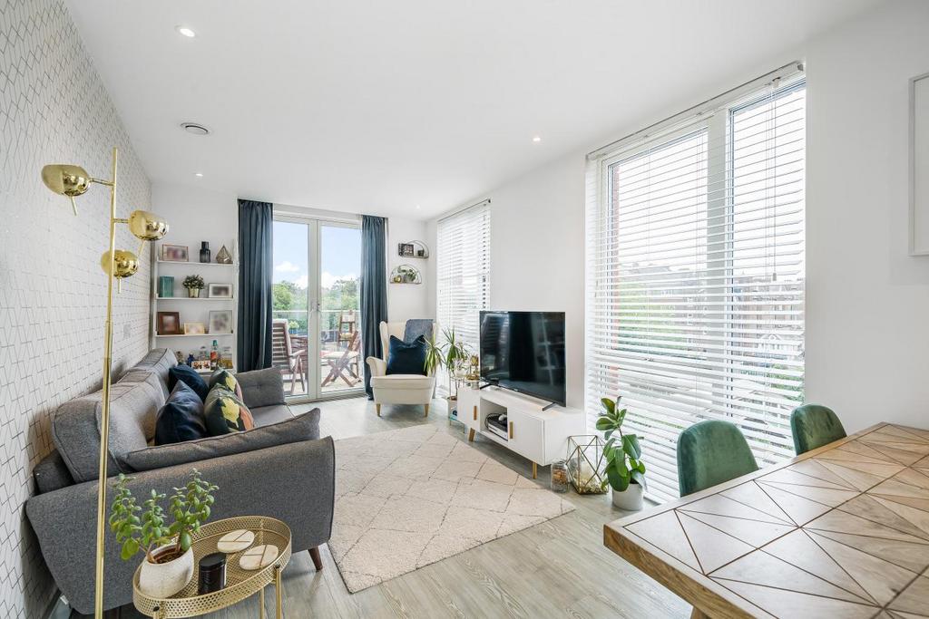 Gaumont Place, Streatham Hill 2 bed flat for sale £500,000
