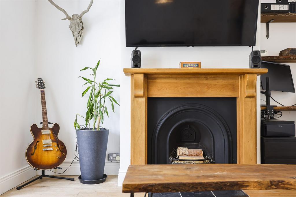 Pixley Street, E14 1 bed flat £1,650 pcm (£381 pw)