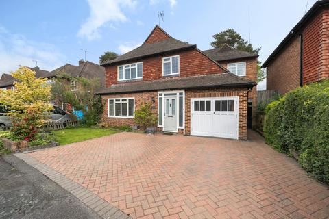 4 bedroom detached house for sale, Hamilton Avenue, Pyrford, GU22