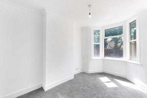 2 bedroom flat for sale, Chadwin Road, London, Greater London, E13