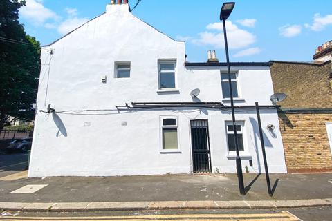 2 bedroom flat for sale, Chadwin Road, London, Greater London, E13