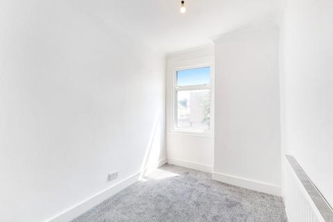 2 bedroom flat for sale, Chadwin Road, London, Greater London, E13