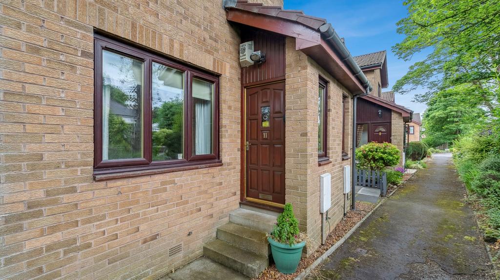 Silvan Place, Busby, GLASGOW, G76 8HJ 2 bed apartment for sale £123,000