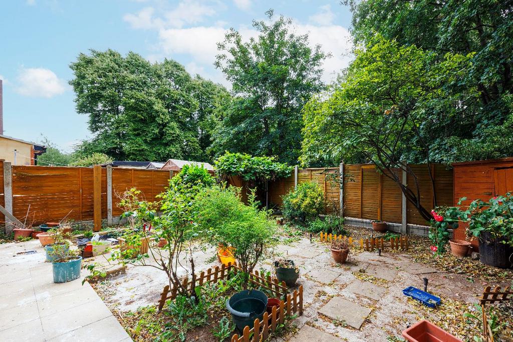 Tenbury Close, Forest Gate, E7 3 bed semidetached house £450,000
