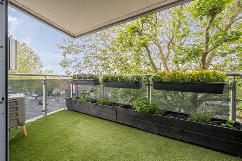 3 bedroom flat for sale - Streatham High Road, Streatham