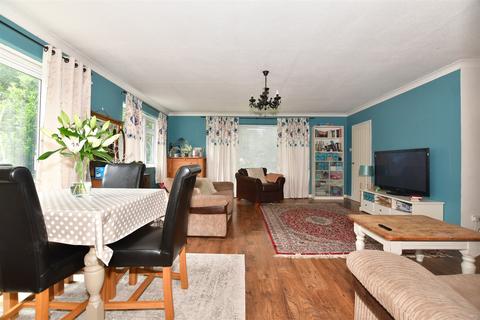 4 bedroom chalet for sale, Amsbury Road, Coxheath, Maidstone, Kent