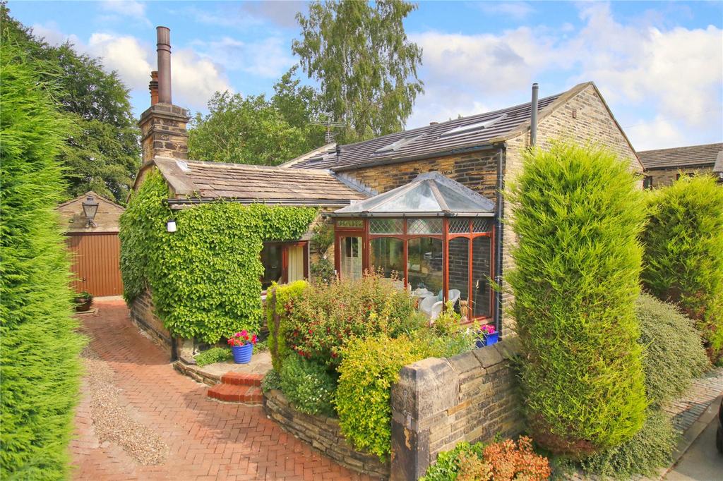 Woodhall Hills, Calverley, Pudsey, West Yorkshire, LS28 3 bed detached