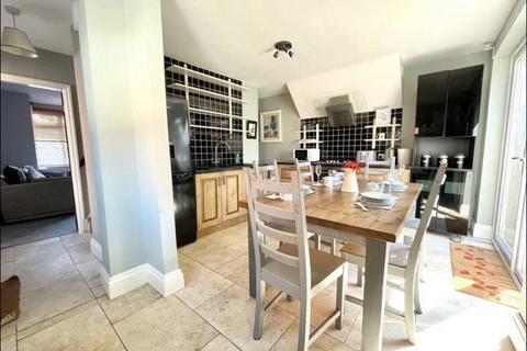 3 bedroom semi-detached house for sale - Gipton Wood Road, Leeds LS8