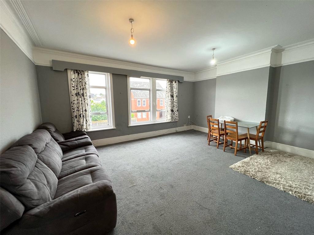 Potters Road, EN5 2 bed apartment for sale £325,000