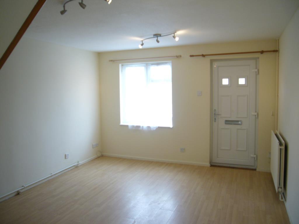 Glenmore Road, Carterton, Oxon, OX18 1TY 2 bed terraced house £1,100