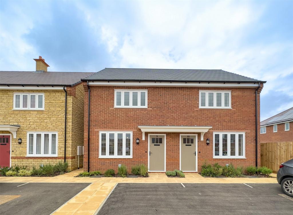 Price Close, Brize Norton, Carterton, OX18 2 bed semidetached house