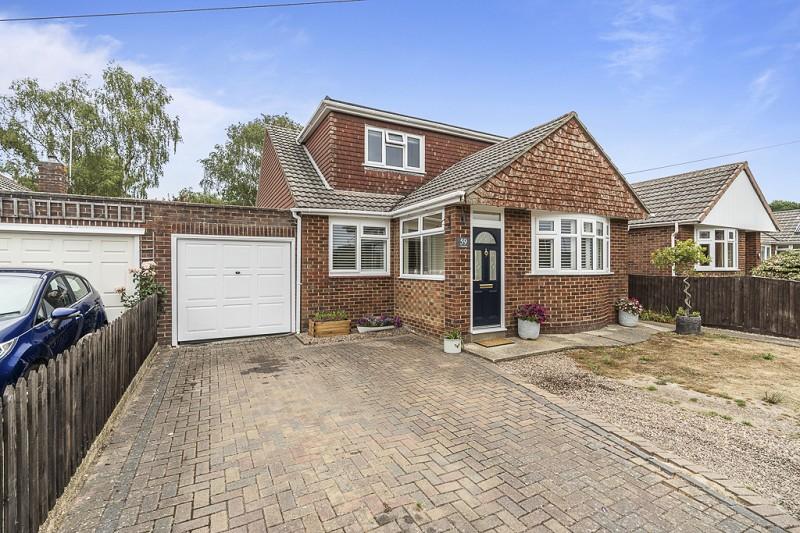 Crescent Road, Locks Heath, Southampton, Hampshire. SO31 6PE 4 bed