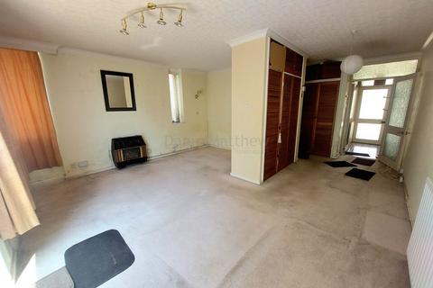 1 bedroom ground floor flat for sale, Mulberry court, St Nicholas, Barry, Glamorgan. CF62 6QZ