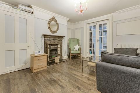 3 bedroom flat to rent, Barclay Road, London