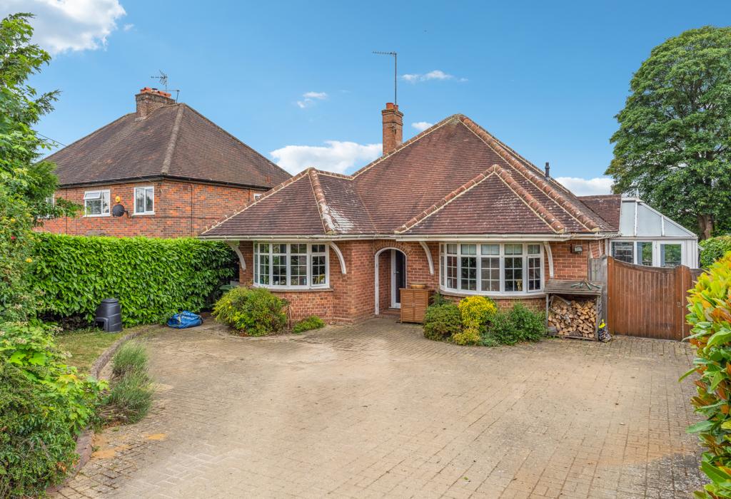 Ridgeway Road, Chesham, Buckinghamshire 4 bed detached bungalow for
