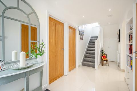 28 Ash Lane, Collingtree, Northampton, NN4 0ND