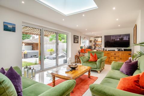 28 Ash Lane, Collingtree, Northampton, NN4 0ND