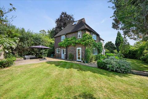 11 West Road, Kingston Upon Thames, KT2 7HA
