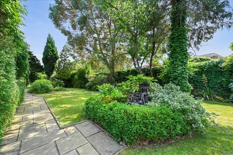 11 West Road, Kingston Upon Thames, KT2 7HA