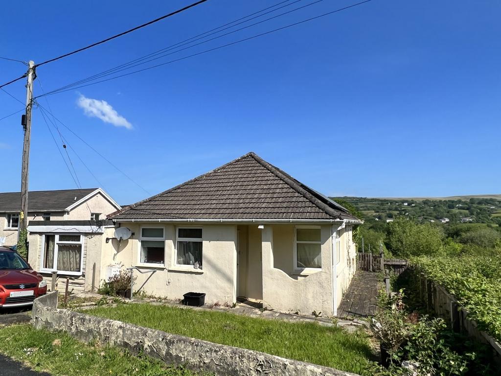 Llwyncelyn Road, Glanamman, Ammanford, Carmarthenshire. 2 bed detached