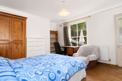 3 bedroom flat to rent, Millman Street, Holborn, London, WC1N