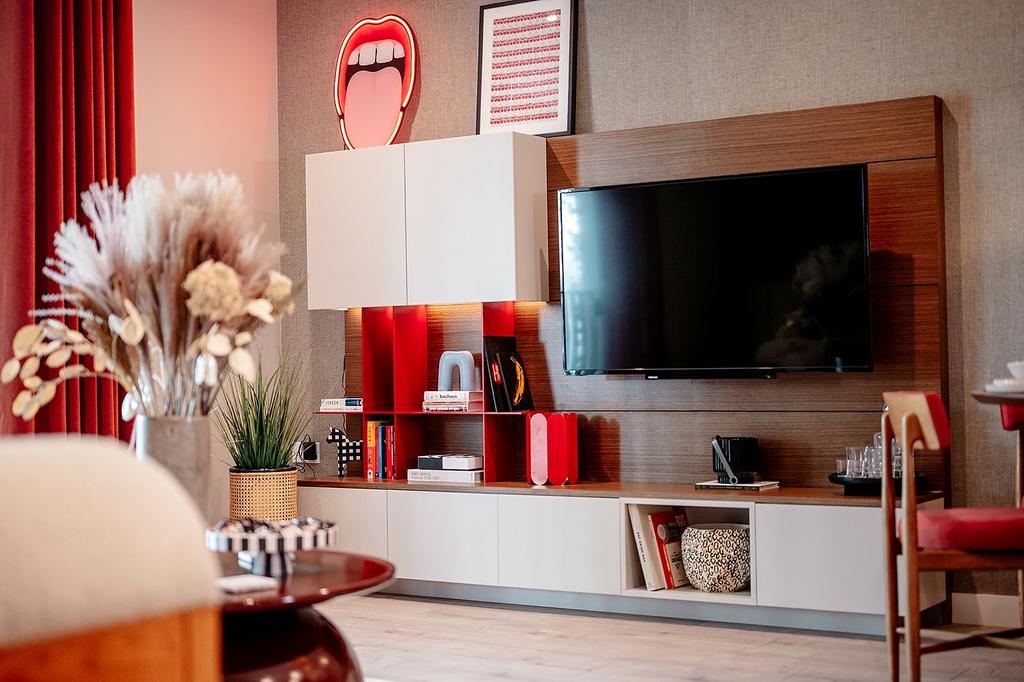 Eight Gardens- show apartment (2).jpg