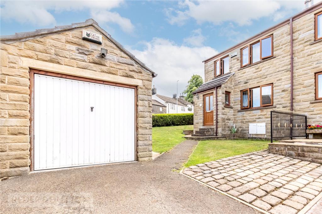 Well Ings Close, Shepley, Huddersfield, West Yorkshire, HD8 3 bed semi