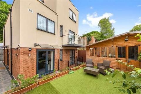 7 bedroom detached house to rent, Mapesbury Road, London