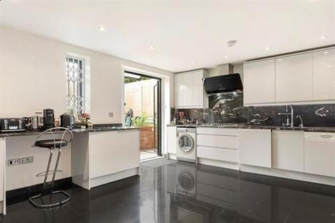 7 bedroom detached house to rent, Mapesbury Road, London