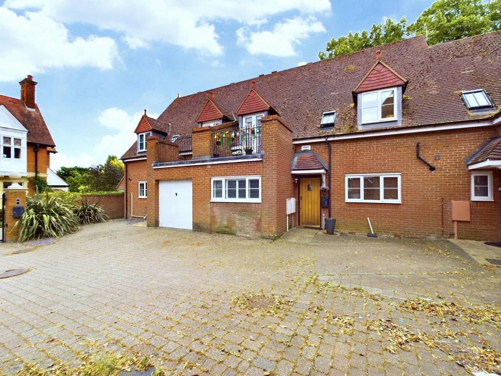Priory Court, Abington Vale, Northampton NN3 3LE 4 bed terraced house