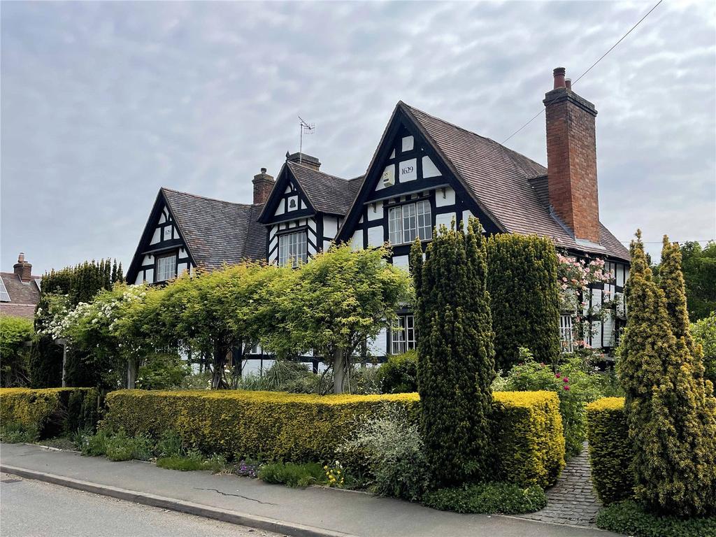 Bishampton, Pershore, Worcestershire 4 bed detached house for sale £