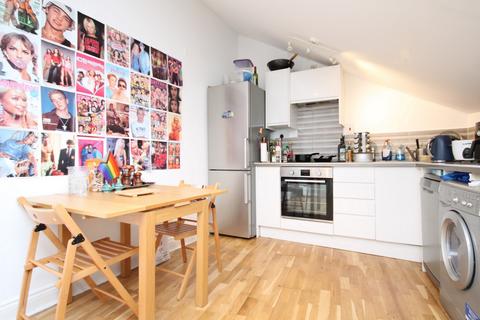 2 bedroom flat to rent, Beresford Road, Wood Green, N8