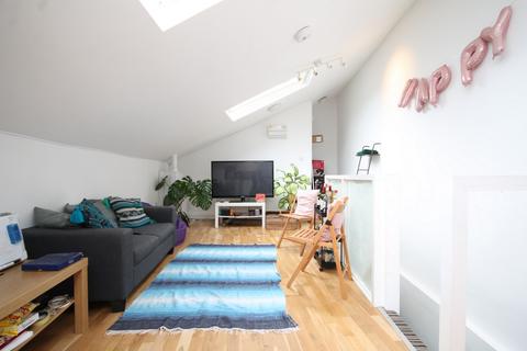 2 bedroom flat to rent, Beresford Road, Wood Green, N8