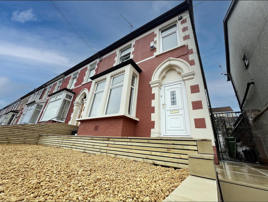 St Johns Street Porth Porth 3 bed end of terrace house for sale £