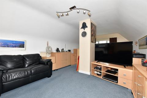 4 Papworth Close, Folkestone, CT19 5LZ