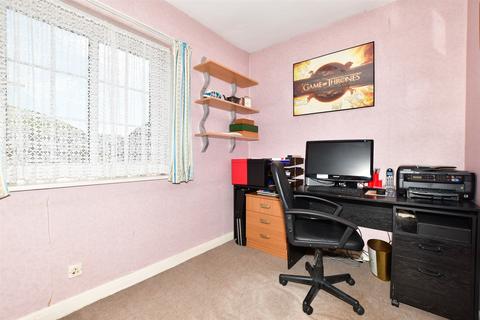 4 Papworth Close, Folkestone, CT19 5LZ