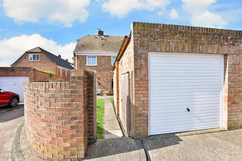 4 Papworth Close, Folkestone, CT19 5LZ