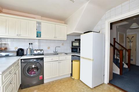4 Papworth Close, Folkestone, CT19 5LZ