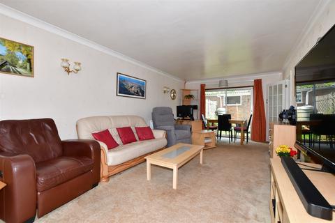 4 Papworth Close, Folkestone, CT19 5LZ