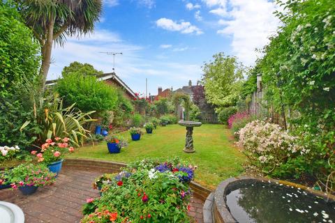 32 Albert Road, Ashford, TN24 8NX
