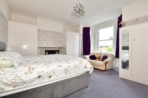 32 Albert Road, Ashford, TN24 8NX