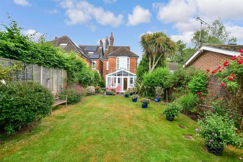32 Albert Road, Ashford, TN24 8NX