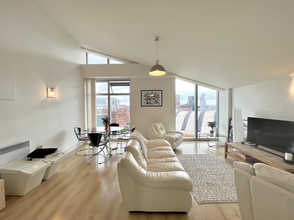 Living & Kitchen Area