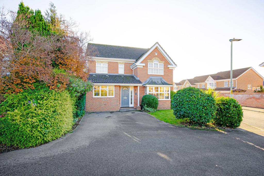 Kestrel Gardens, Stortford, Hertfordshire, CM23 4 bed detached