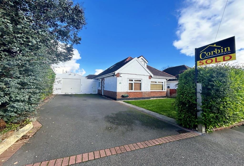 Durdells Avenue, Bournemouth, Dorset 4 bed chalet for sale £415,000