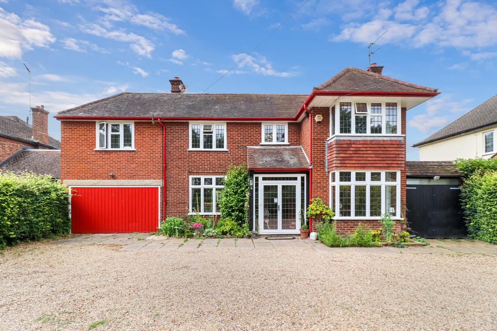 Chipperfield Road, Kings Langley, Herts, WD4 5 bed detached house for