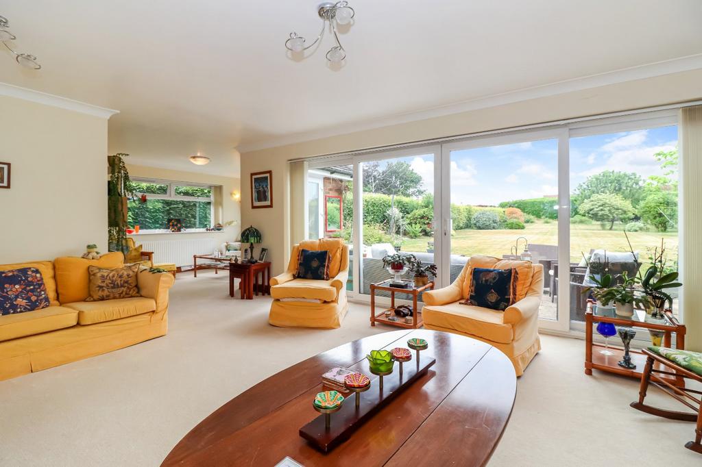 Chipperfield Road, Kings Langley, Herts, WD4 5 bed detached house for