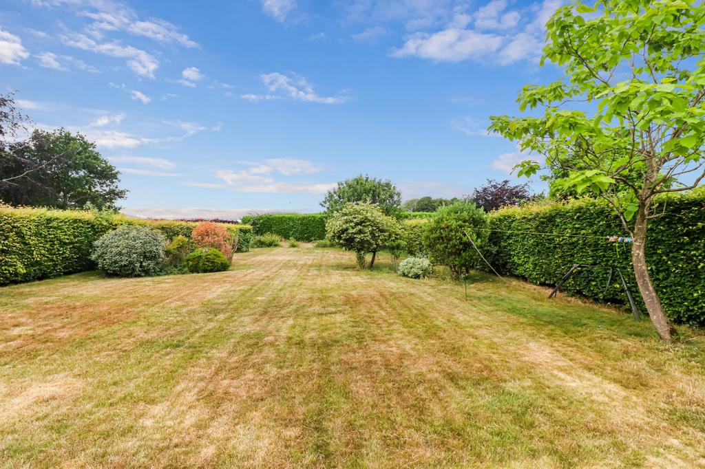 Chipperfield Road, Kings Langley, Herts, WD4 5 bed detached house for